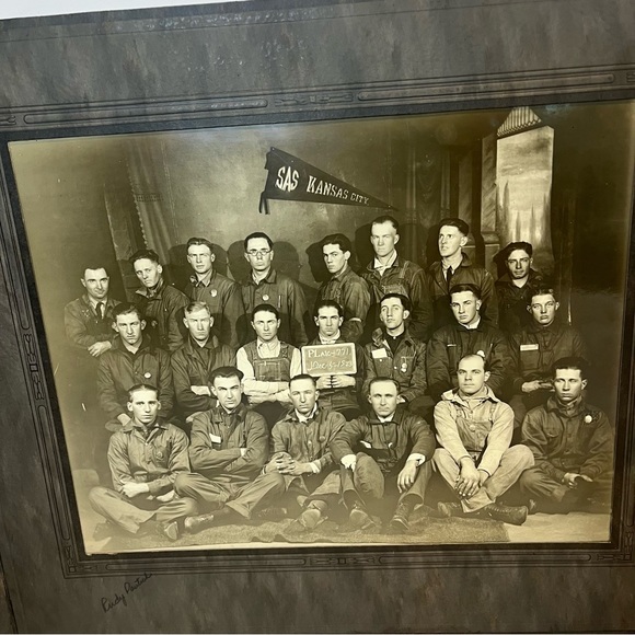 Antique Photo Harry Byers and Kansas Sweeney Tractor Machine Company Class - Picture 3 of 11